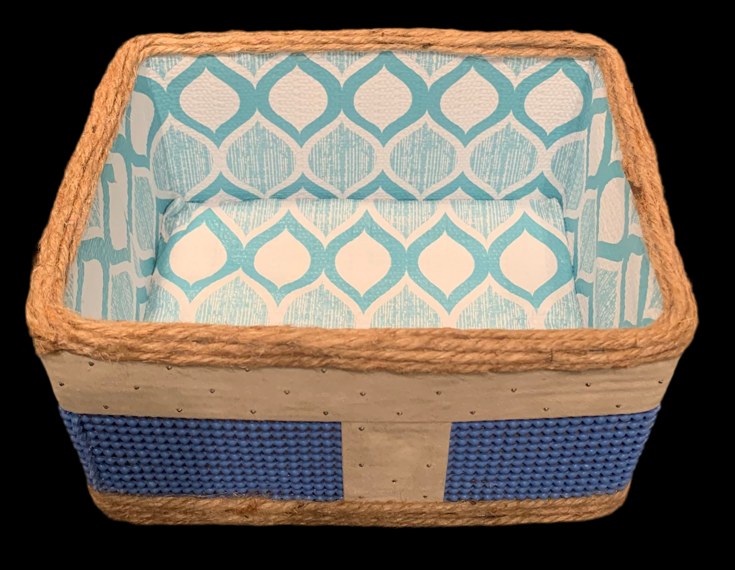 Coquette blue basket